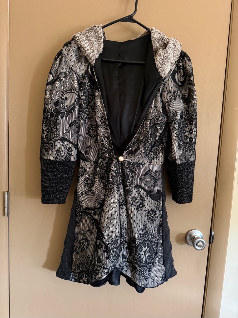 Women's Black & Gray Patterned Hooded Jacket